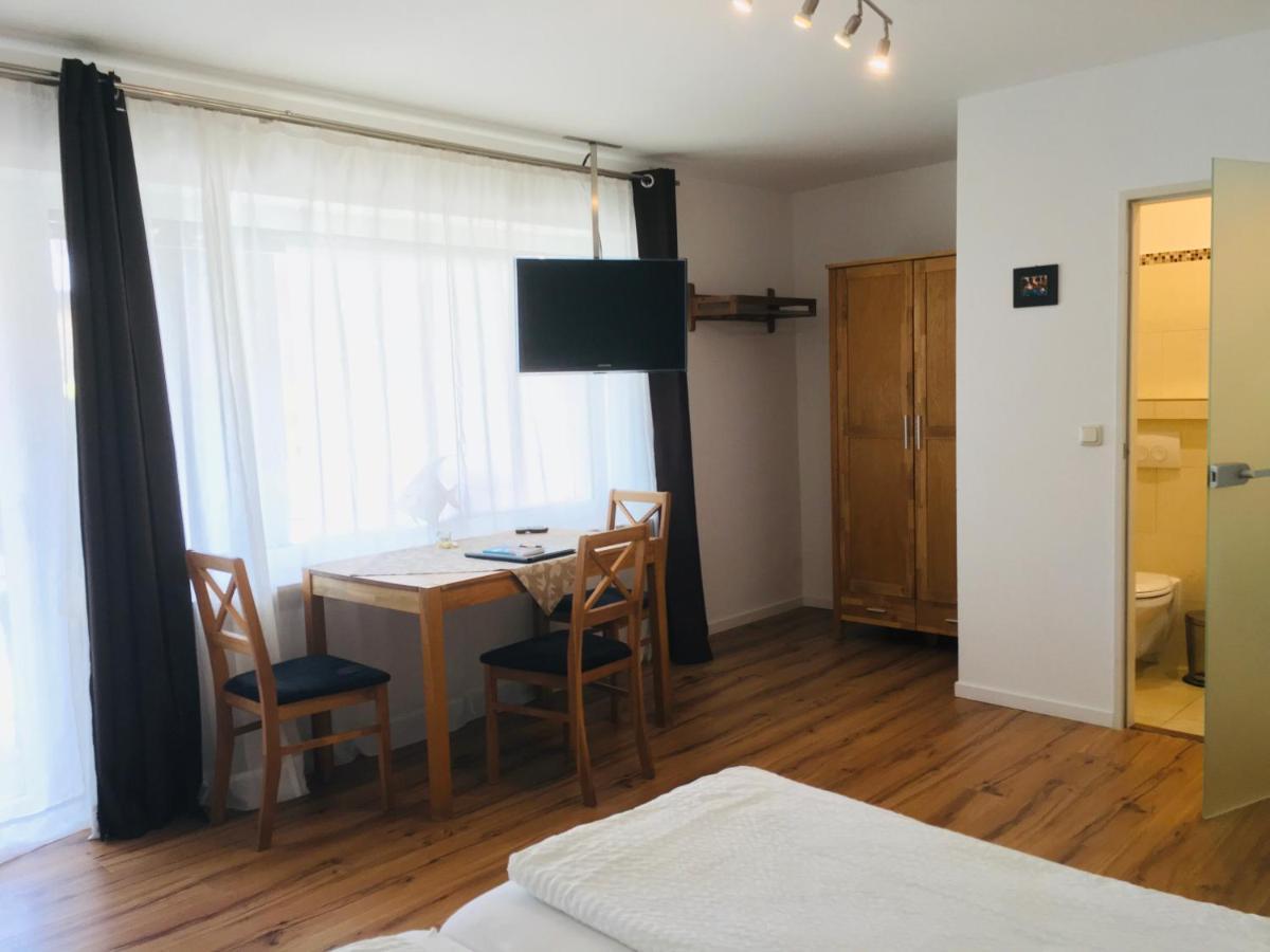 מיירסבורג Gaestehaus Sommertal Mit Pool Im Garten, Eigener Parkplatz, 800M Zum Bodensee, 300M Zur Altstadt מראה חיצוני תמונה